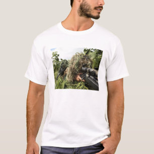 Soldaten gekleidet in ghillie Anzügen T-Shirt