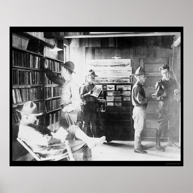 Soldaten in der Bibliothek 1912 Poster (Vorne)