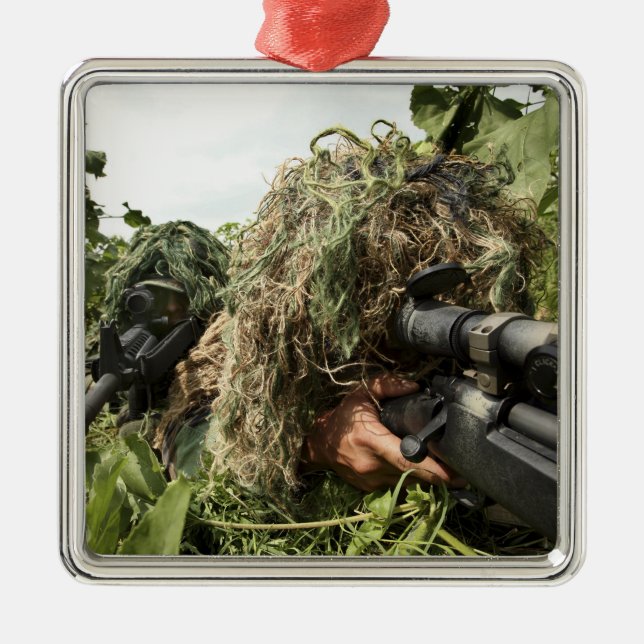 Soldaten in Gigillie-Anzügen Silbernes Ornament (Vorne)
