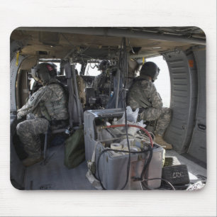 Soldaten passen für Gefahren auf Mousepad
