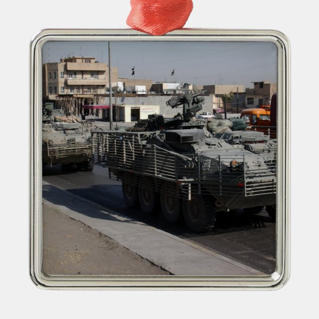 Soldaten patrouillieren silbernes ornament (Vorne)