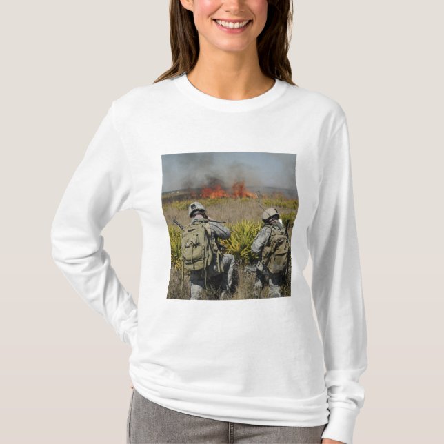 Soldaten rufen Informationen an T-Shirt (Vorderseite)
