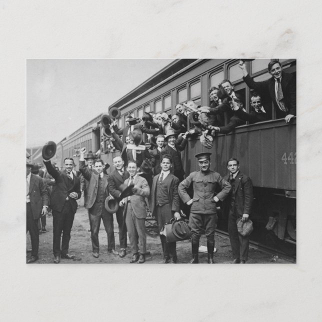 Soldaten zogen während des Ersten Weltkriegs in Ca Postkarte (Vorderseite)