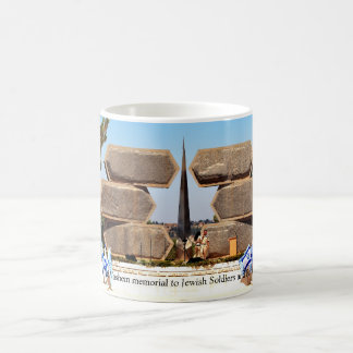 Soldats juifs de Yad Vashem et tasse de café