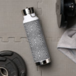 Solemnidad black spiegels trinkflasche<br><div class="desc">A vessel where abstract lines evoke a sense of introspective strength, inspiring curiosity with every glance.</div>