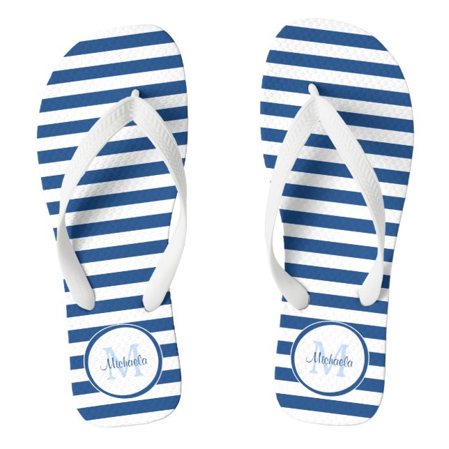 Solid blaue Streifen mit schick Monogramm und Name Flip Flops (Fußbett)