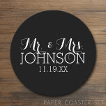 Solid Color Black Mr. & Mrs. Gastgeschenke Hochzei Runder Pappuntersetzer<br><div class="desc">Eine kühne Farbe mit schicken Schriftart machen ein Statement für einen Empfang Gunst oder Jubiläum Party. Elemente können leichter angepasst werden, wenn Sie zuerst alle Foto und Texte ersetzen. Wenn Ihre Kunst noch angepasst werden muss, klicken Sie auf die Schaltfläche Diese anpassen. Das bringt Sie zu einem Designbereich, wo Sie...</div>