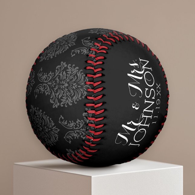 Solid Color Black Mr & Mrs Wedding Memento Baseball (Von Creator hochgeladen)