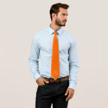 Solide Neonorange - Ihre Monogramm-Halsbinde Krawatte<br><div class="desc">Fein gefärbter Hals in Neonorange . Sie können diese Krawatte mit Ihren eigenen Monogrammen personalisieren. Große Retrofarbe für ein Haus Party / für jeden Anlass, wenn Sie etwas auffällig Farbe tragen müssen. Design von Alma Wad . BEIDE SEITEN DRUCKEN .</div>