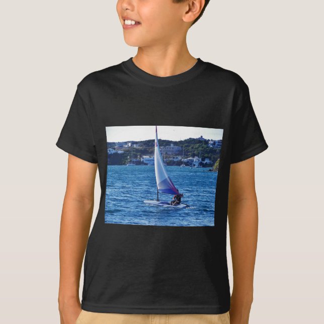 Solo- Segeln-Schlauchboot T-Shirt (Vorderseite)