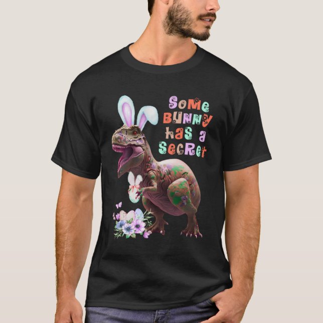 Some Bunny has a Secret Easter Bunny Ears Dinosaur T-Shirt (Vorderseite)
