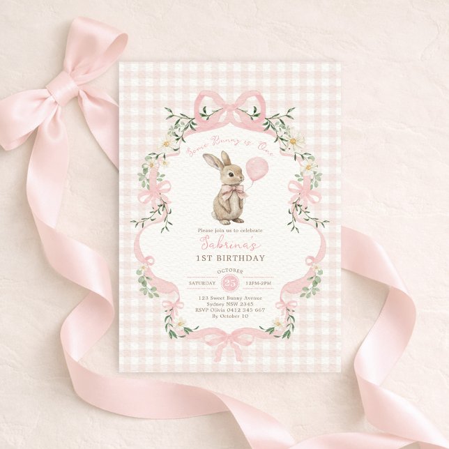 Some Bunny is One Pink Bow Gingham 1st Birthday Einladung (Von Creator hochgeladen)