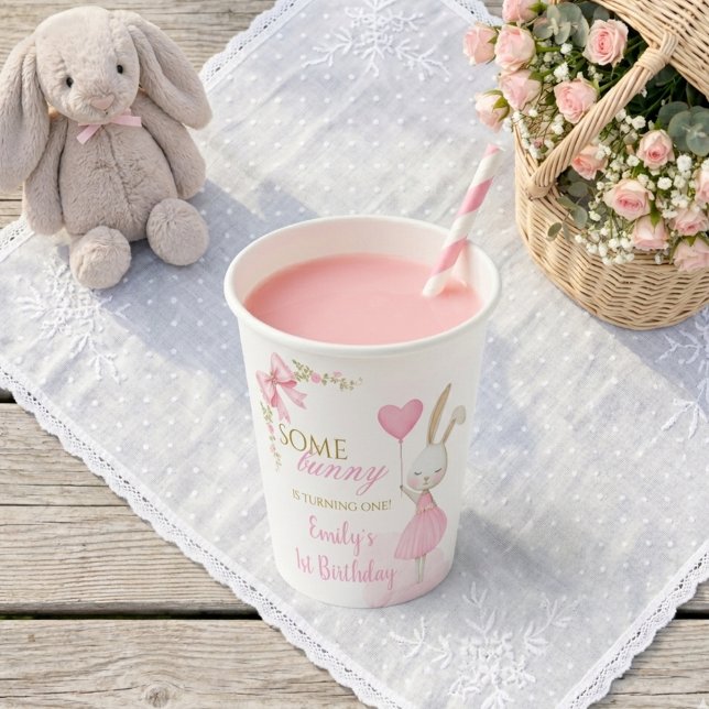 Some Bunny is Turning One 1st Birthday, Pink Bow Pappbecher (Some Bunny is Turning One Disposable Paper Cups. Cute bunny floral 1st birthday party decor.)