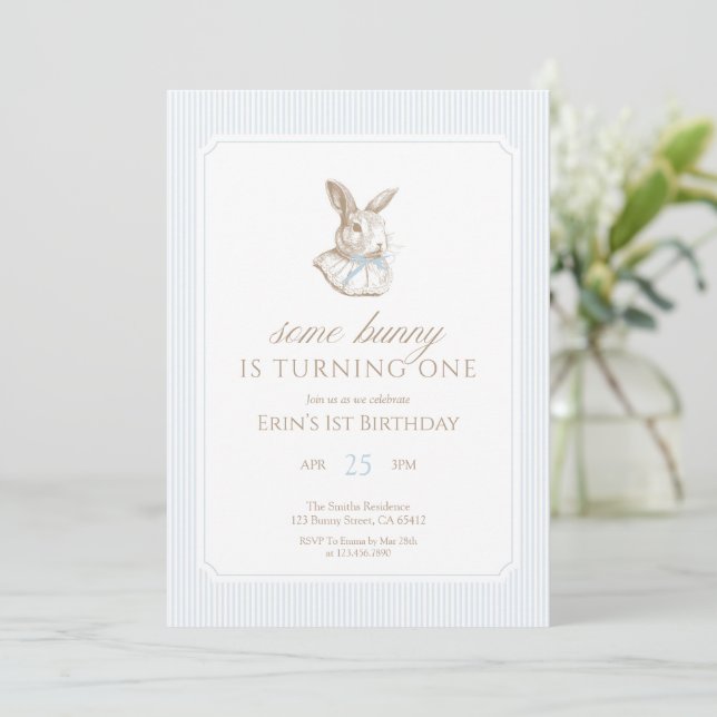 Some Bunny Is Turning One Blue Bow 1st birthday Einladung (Stehend Vorderseite)
