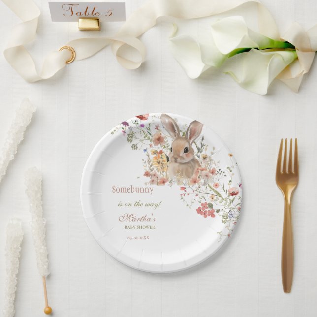 Somebunny auf dem Weg Ostern Wildblume Babydusche Pappteller (Hochzeit)