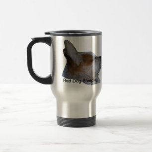 Sommeil rouge de chien de tasse