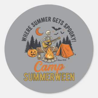 Sommer Halloween, wo der Sommer gruselig wird Camp Runder Aufkleber