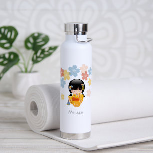 Sommer-Kokeshi-Puppe - Geisha-Mädchen im gelben Ki Trinkflasche