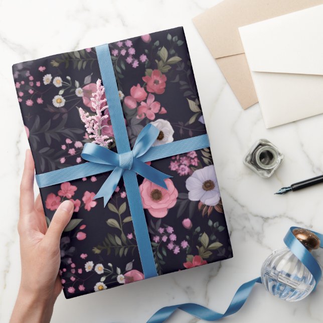 Sommer-Rose Muster auf schwarz Geschenkpapier (Schenken)