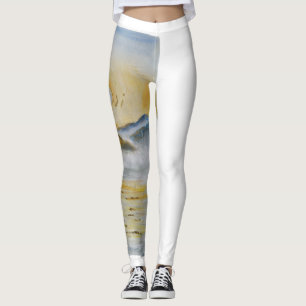 Sommer Sonnenaufgang über Misty Mountains und Lake Leggings