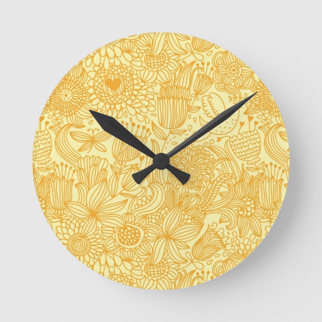 Sommerblumenmuster in warmen Farben Runde Wanduhr (Vorderseite)