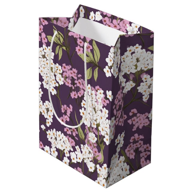 Sommerblüten auf Lila Mittlere Geschenktüte (Rückseite Schrägansicht)