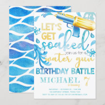 Sommerjunge mit Wasserwaffe Einladung zum Geburtst