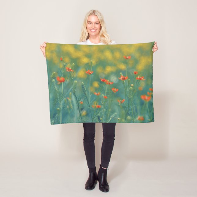 Sommerliche Blume (Blumenfeld) (Rote Blume) Fleecedecke (Beispiel)