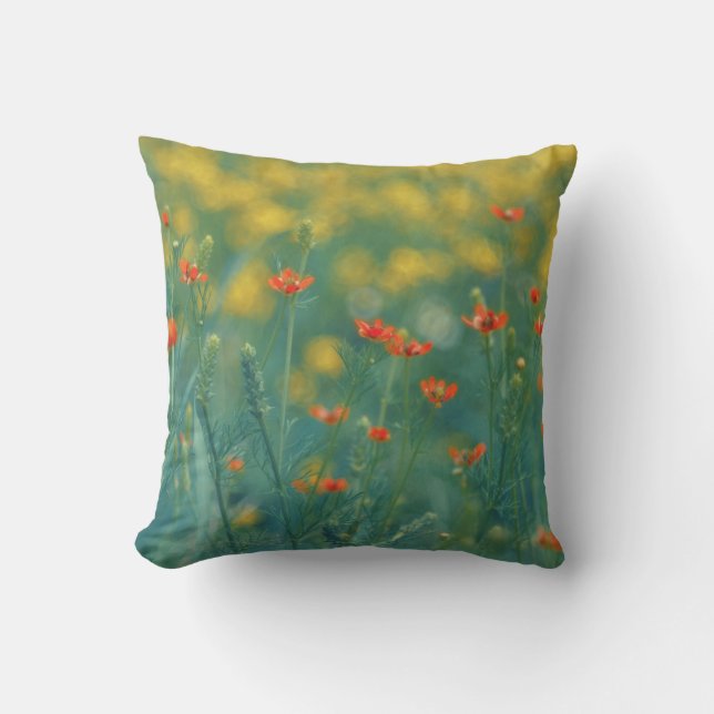 Sommerliche Blume (Blumenfeld) (Rote Blume) Kissen (Vorderseite)