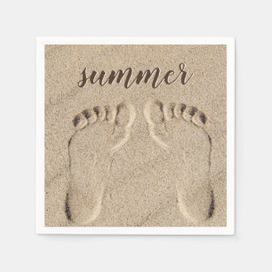 Sommerliche Fußabdrücke in Sand Serviette