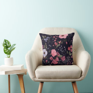 Sommerliche Rose auf schwarz Kissen