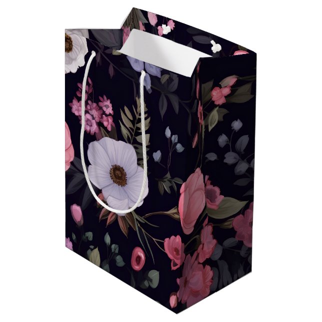 Sommerliche Rose auf schwarz Mittlere Geschenktüte (Rückseite Schrägansicht)