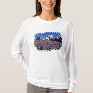Sommerliche Wildblumen am Fuße des Berges Rainier, T-Shirt
