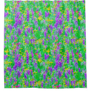 Sommerliche Wildblumen auf einem grünen Feld Duschvorhang