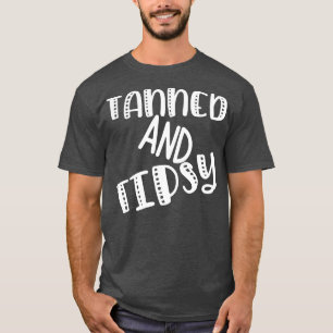 Sommerstrand Sand Surf Design Tanned and Tipsy Fun T-Shirt