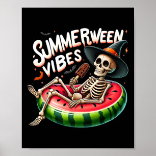 Sommerween-Vibes Gruseliger Halloween-Strandskelet Poster