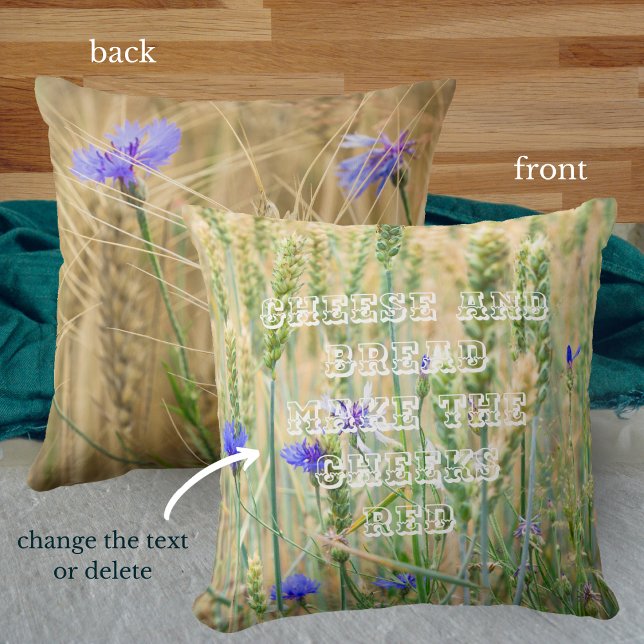 Sommerweizenfeld mit blauen Kornblumen Kissen (Von Creator hochgeladen)