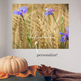Sommerweizenfeld mit blauen Kornblumen Poster