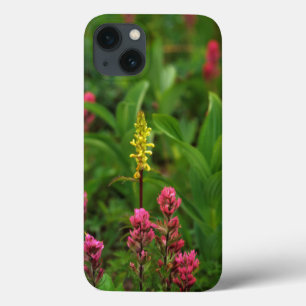 Sommerwildblumen entfalten ein Farbenmeer iPhone 13 Hülle