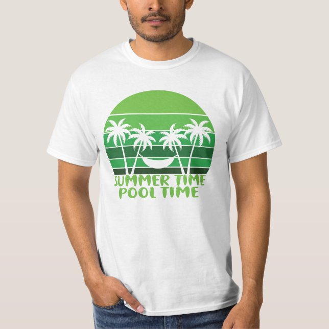 SOMMERZEIT POOL ZEIT. T-Shirt (Vorderseite)