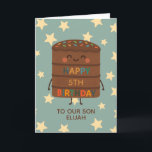 Son 5. Geburtstag Niedlicher Choco Cake Karte<br><div class="desc">Feiern Sie den großen Tag Ihres Sohnes mit dieser bezaubernden 5. Geburtstagskarte, die eine niedlich lächelnde Choco-Kuchen-Charakterzeichnung, farbenfrohe Sprinklen und eine fröhliche "Happy Birthday"-Nachricht enthält. Set vor einem spielerischen Sternenhimmel, ist diese Karte perfekt für Kinder, die Spaß, albern und süß Liebe. Personalisieren Sie es mit dem Namen Ihres Kindes für...</div>