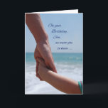 Son Child Birthday Holding Hands am Strand Karte<br><div class="desc">Dein Sohn hat einen ganz besonderen Geburtstag. An diesem Tag können Sie ihm diese Karte schicken,  um Ihnen Liebe für ihn auszudrücken. Lass ihm,  dass er immer geschätzt und geliebt wird.</div>