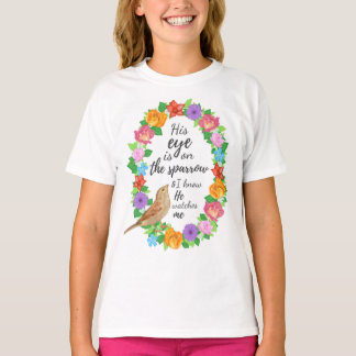 Son oeil est sur le T-shirt des filles du moineau