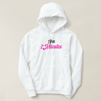 Son sweat à capuche assorti de 7 minutes