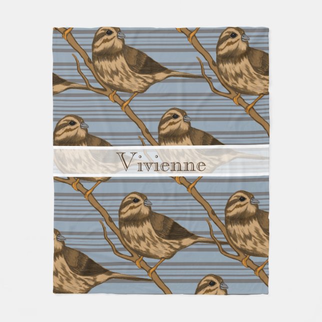 Song Sparrows und Pinstripes Monogram Fleecedecke (Vorderseite)