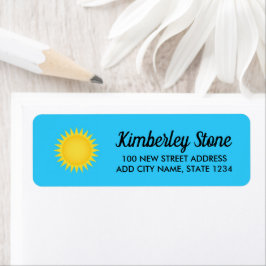 Sonne am klaren, blauen Himmel