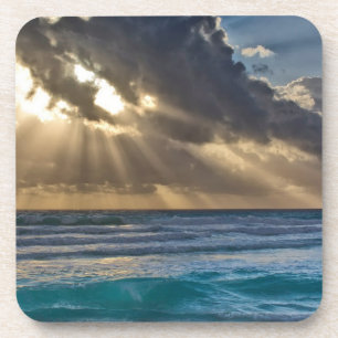 Sonne bricht durch Wolken über dem Meer Getränkeuntersetzer