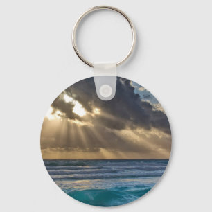 Sonne bricht durch Wolken über Meer Schlüsselanhänger