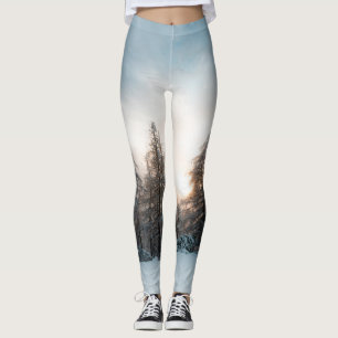 Sonne hinter Fichtenbäumen Leggings