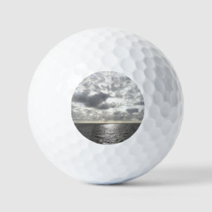 Sonne scheint durch Wolken Golfball